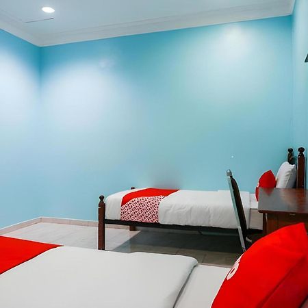 Oyo 44094 Bangi Lanai Hotel Екстер'єр фото