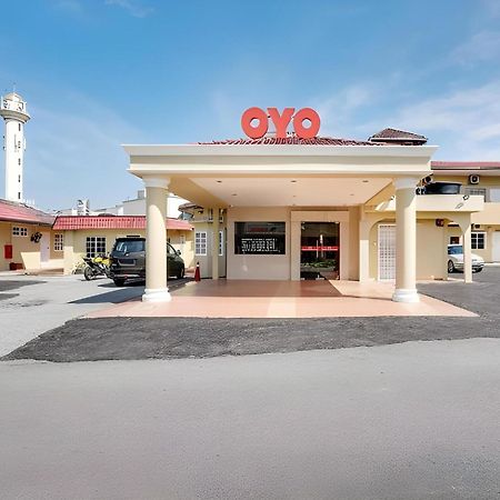 Oyo 44094 Bangi Lanai Hotel Екстер'єр фото