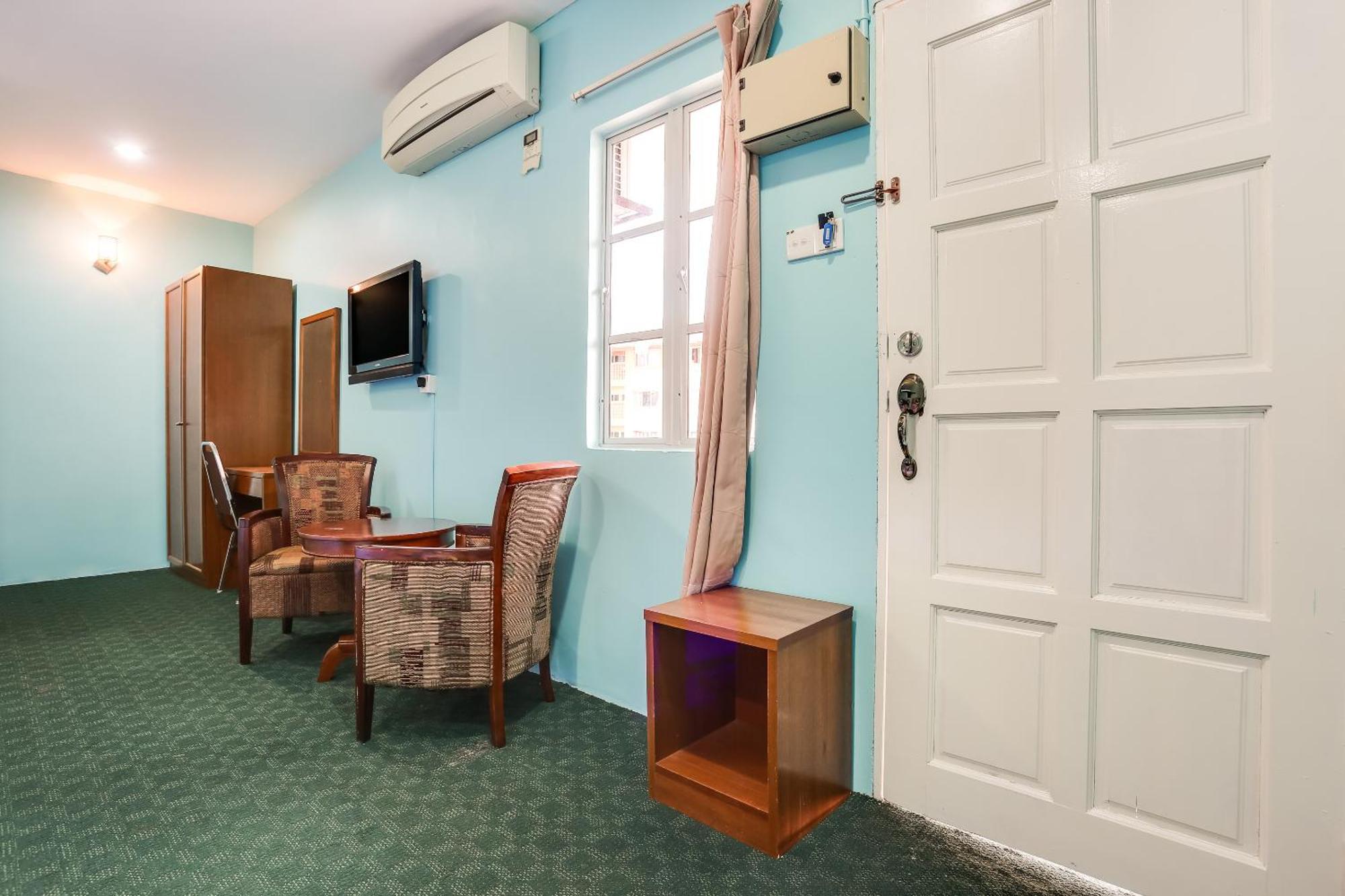 Oyo 44094 Bangi Lanai Hotel Екстер'єр фото