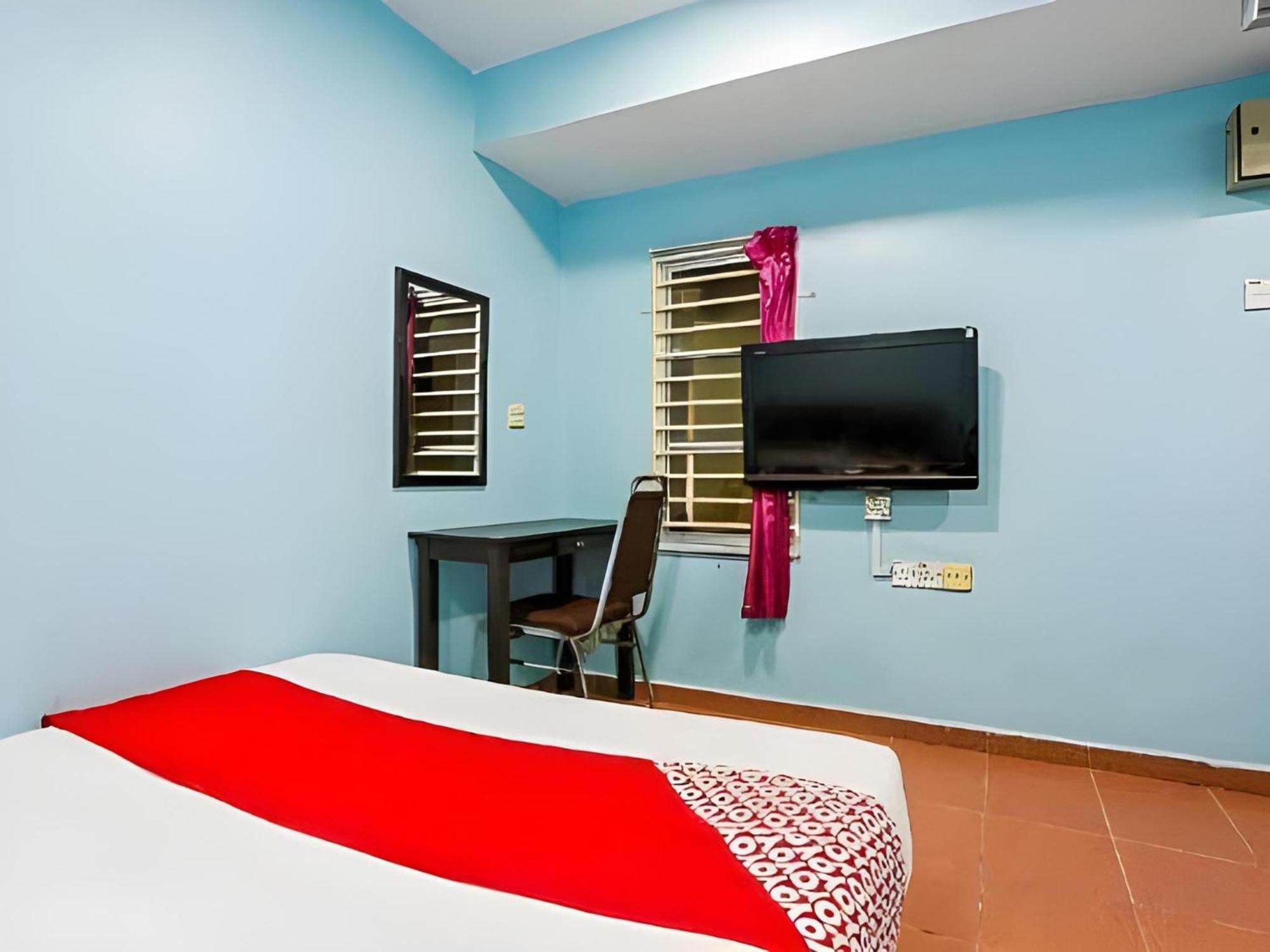 Oyo 44094 Bangi Lanai Hotel Екстер'єр фото