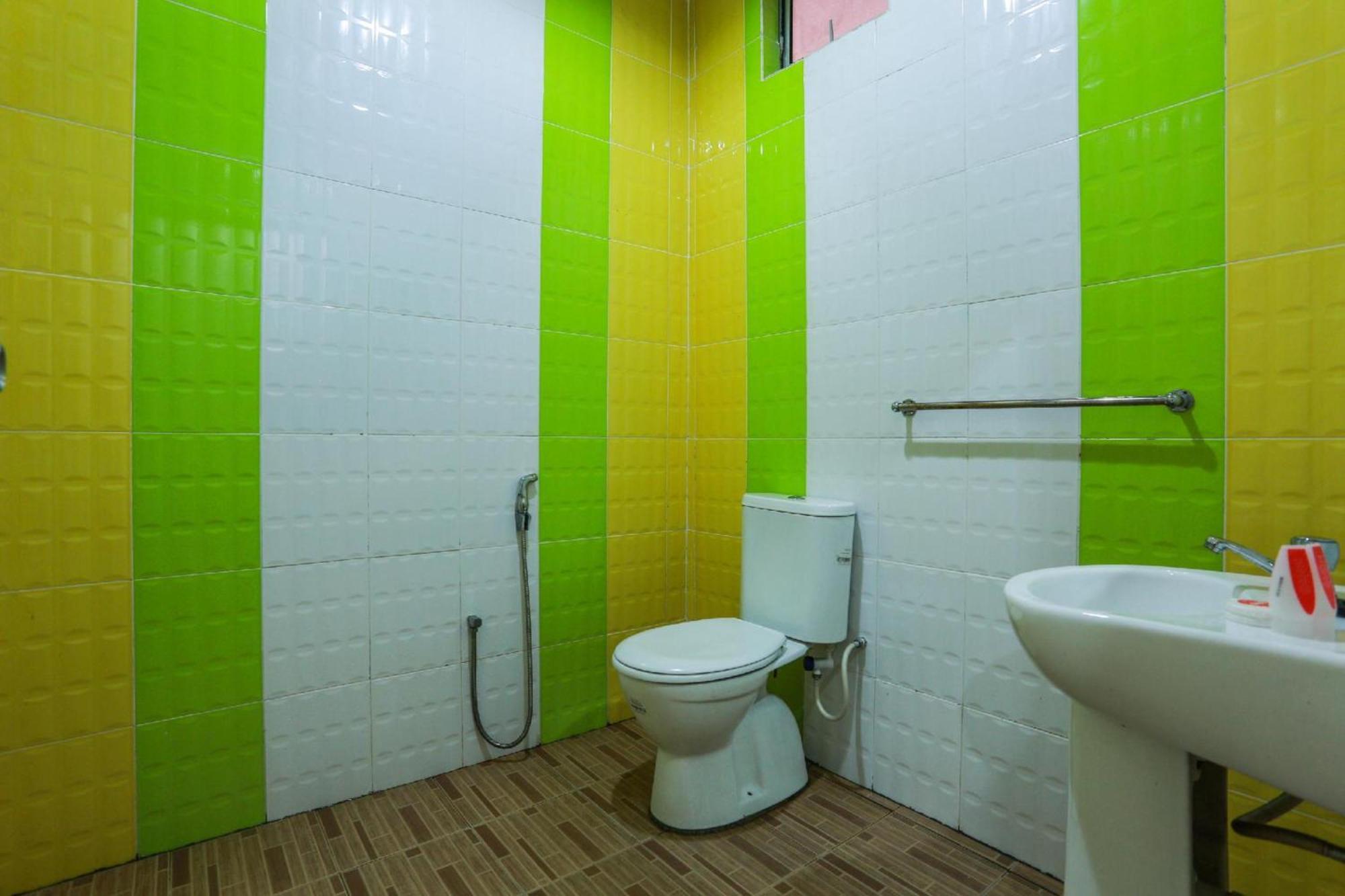 Oyo 44094 Bangi Lanai Hotel Екстер'єр фото
