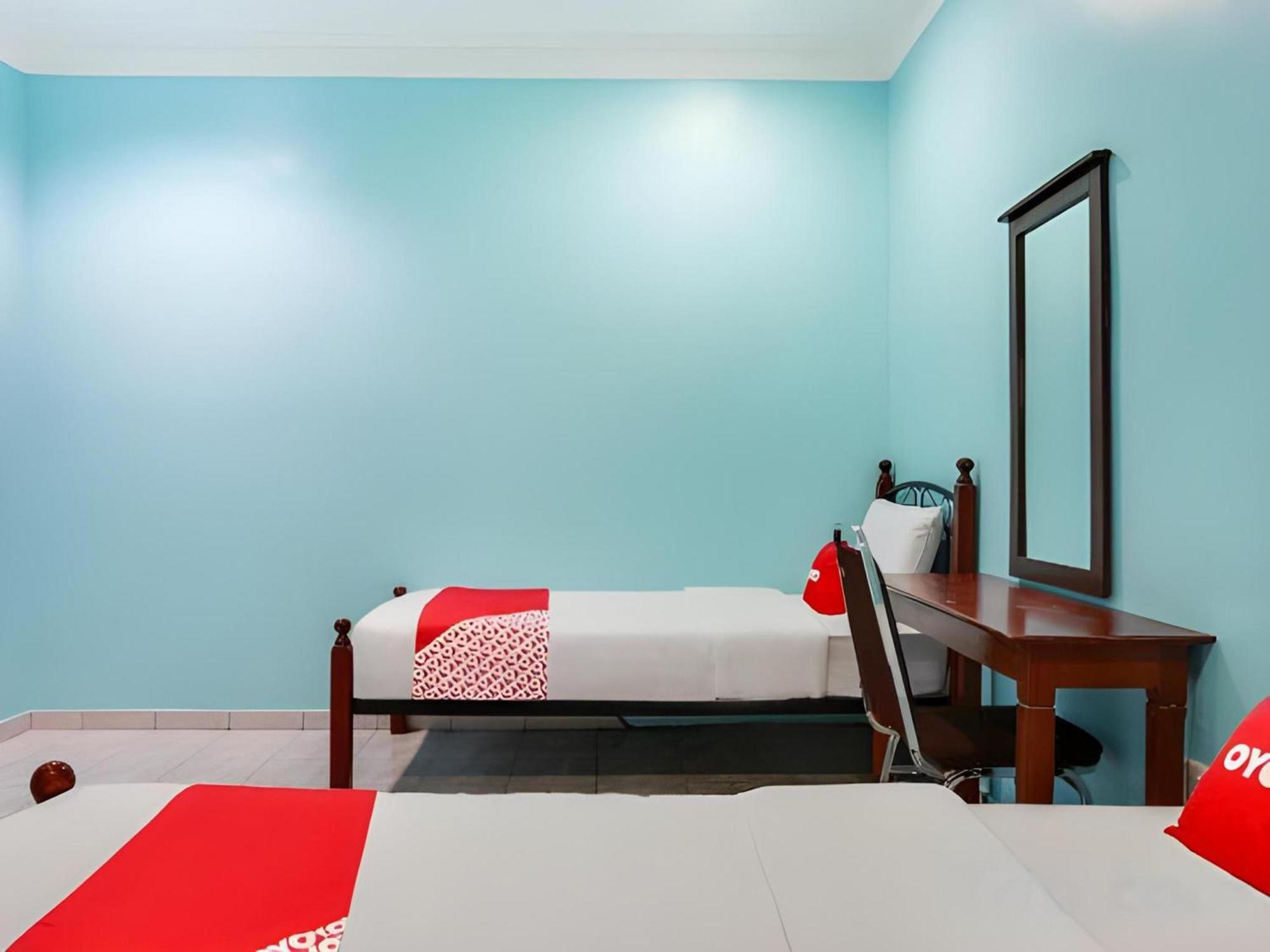 Oyo 44094 Bangi Lanai Hotel Екстер'єр фото