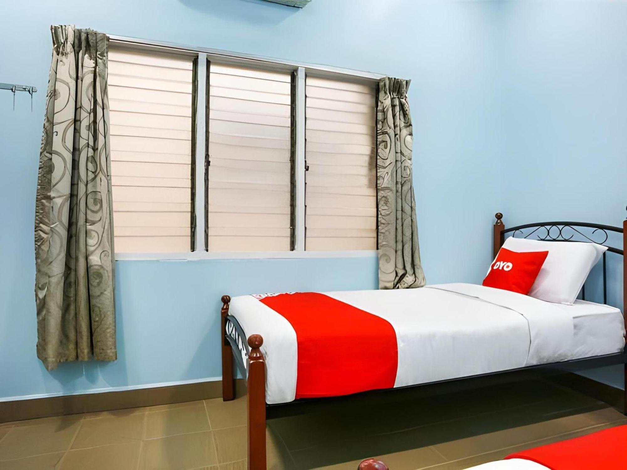 Oyo 44094 Bangi Lanai Hotel Екстер'єр фото