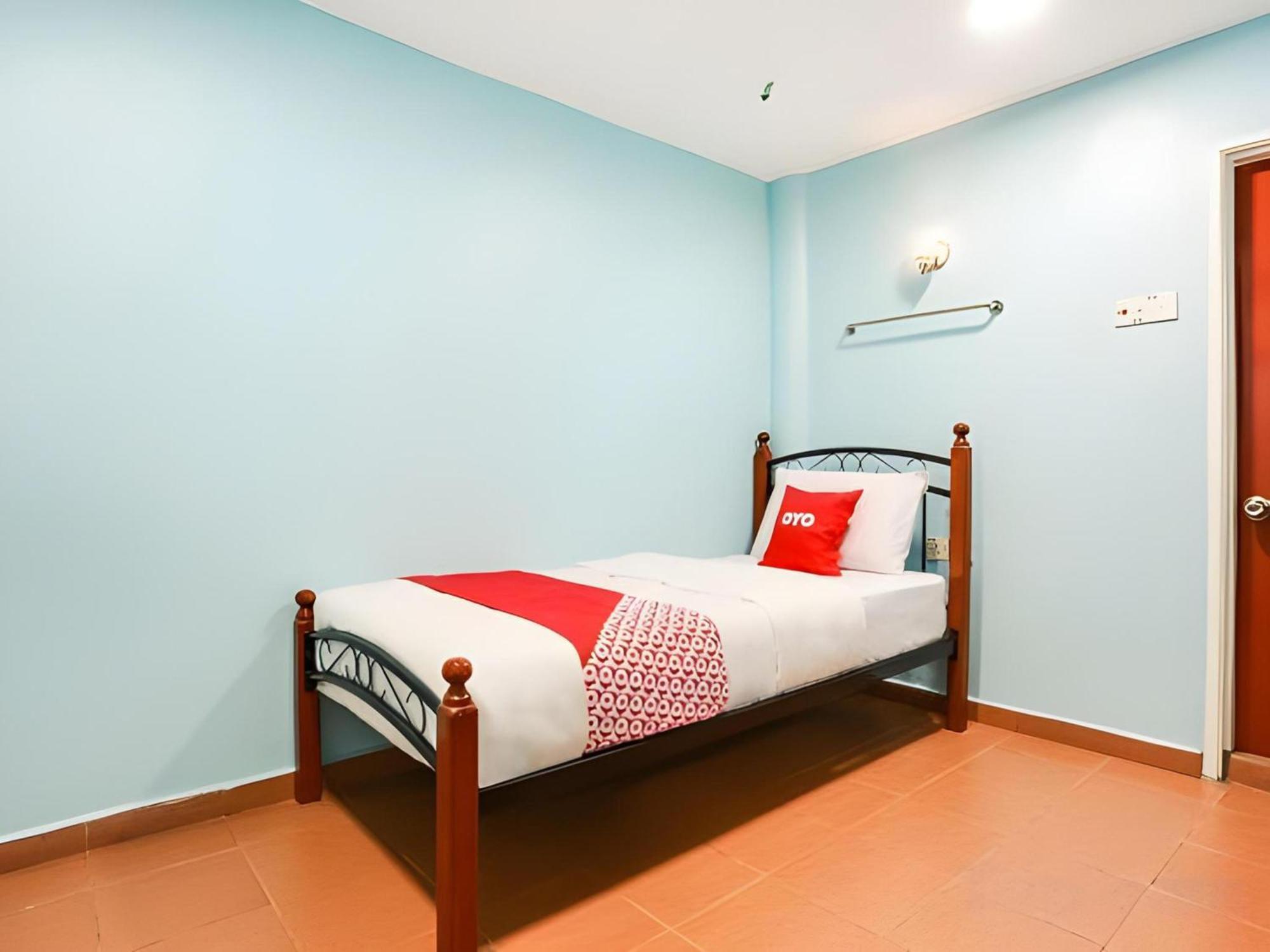 Oyo 44094 Bangi Lanai Hotel Екстер'єр фото