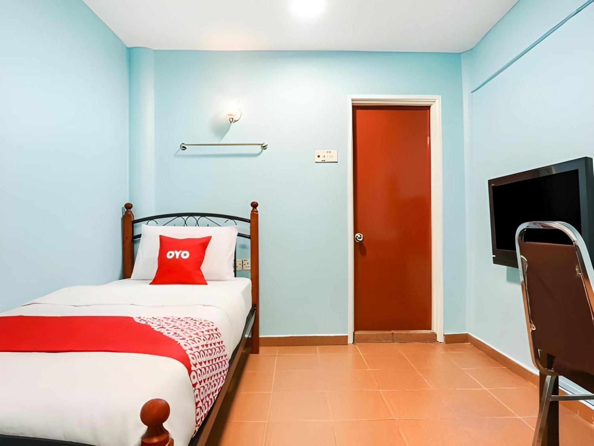 Oyo 44094 Bangi Lanai Hotel Екстер'єр фото